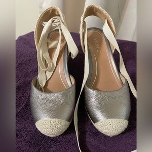 Size 8 bronze Vionic wedge lace up sandals